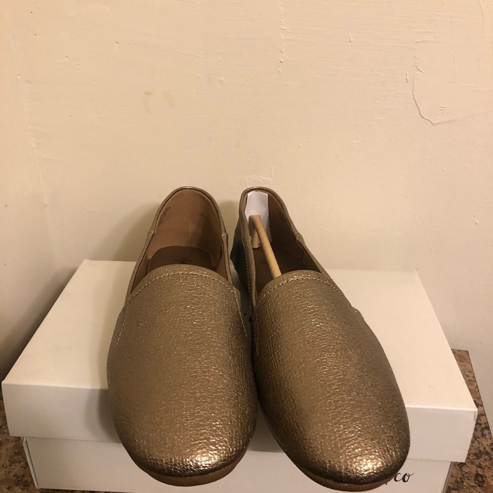 Gold slip on flats - Picture 2 of 4